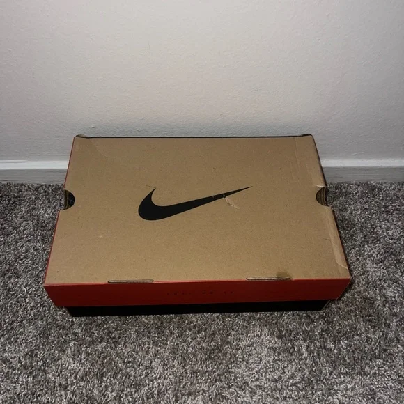 Air Jordan 11 Retro Bred - Picture 9 of 10